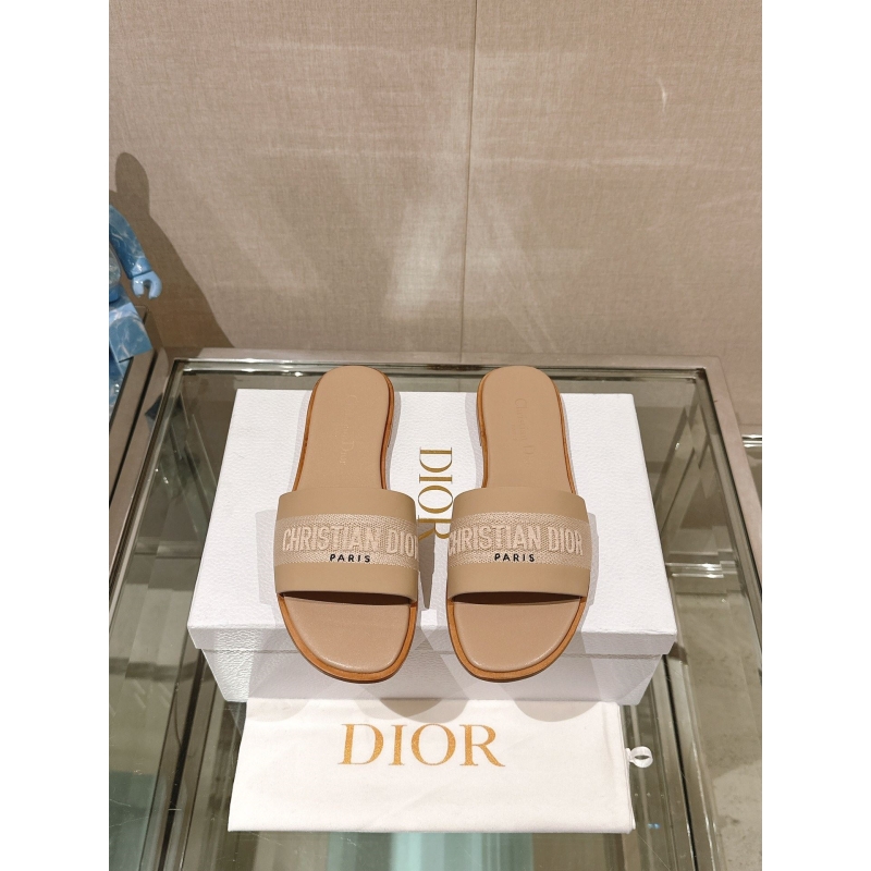 ch**an D*or slippers